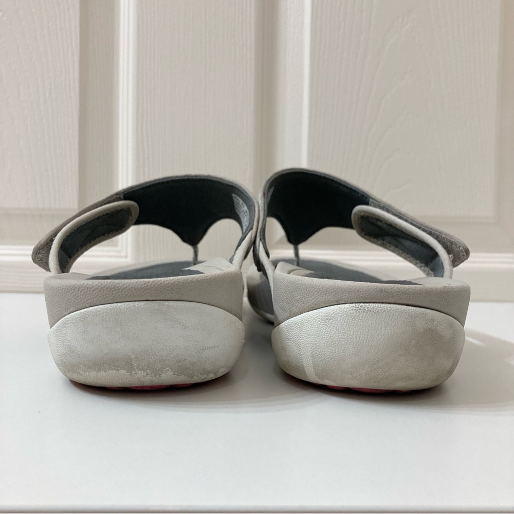 Dansko Women’s Katy 2 Gray Leather Hooded Sandal Flip Flop 11.5 Size 42 Vacation - Picture 8 of 11